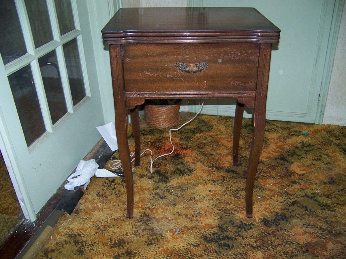Sewing Machine In Flip Up Console