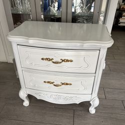 Nightstand Only One In Excellent Condition 