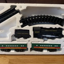 NORTH POLE EXPRESS TRAIN SET.  (D3)