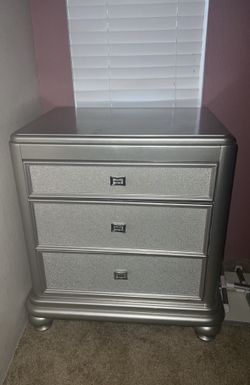 3 Drawer Night Stand