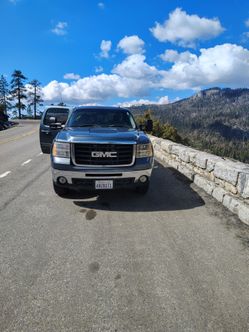 Año 2008  GMC 2500 HD  millas pocas ti tulo  limpio