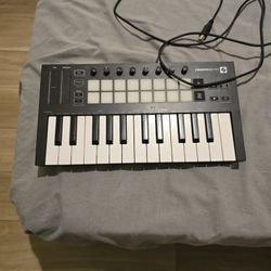Novation Launchkey Mini Midi Controller