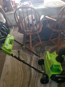 Rechargveable snowvvblower