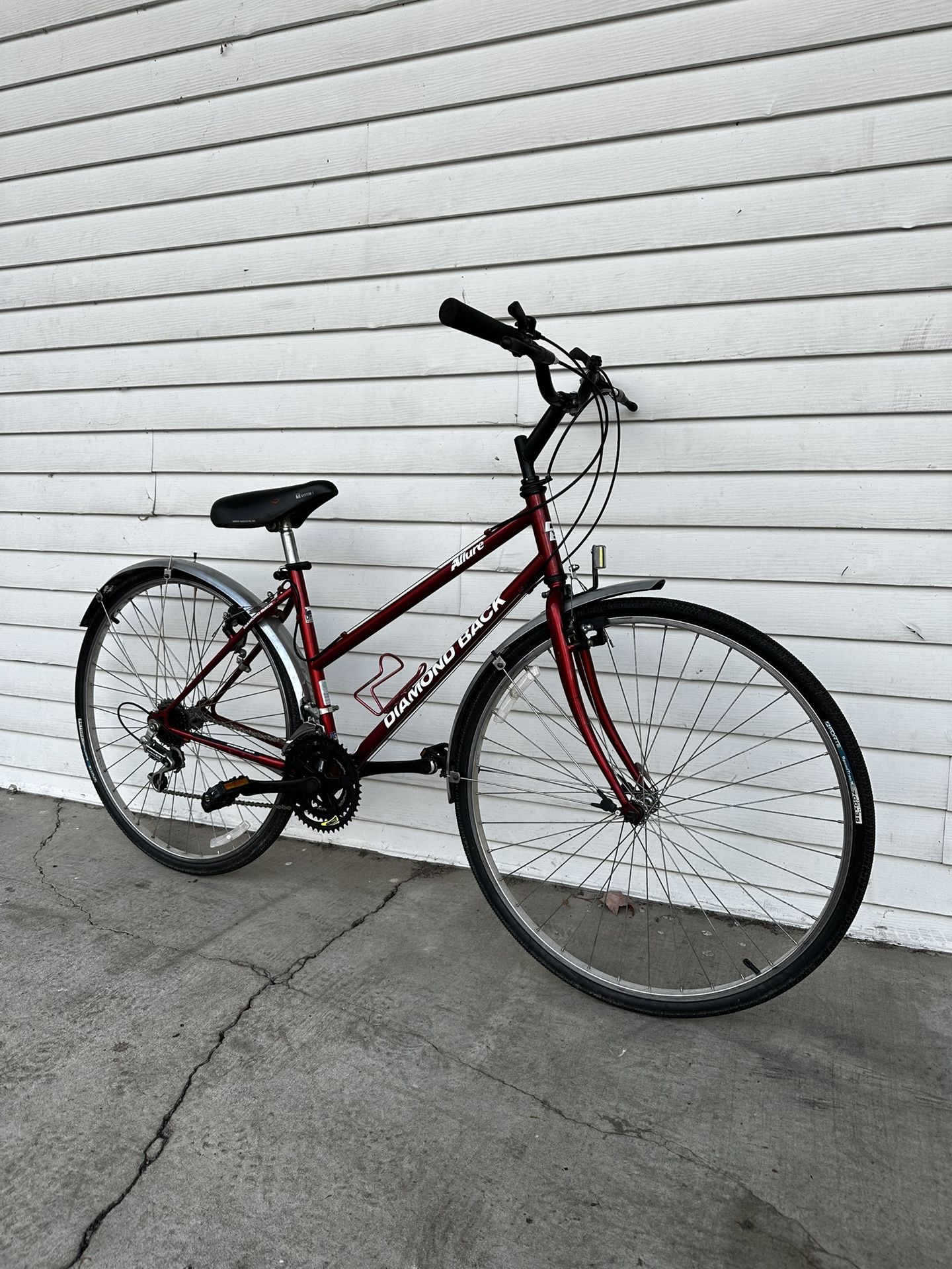 Women’s Hybrid Bike