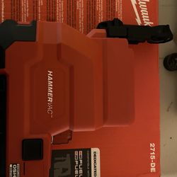 Milwaukee Hammervac M18