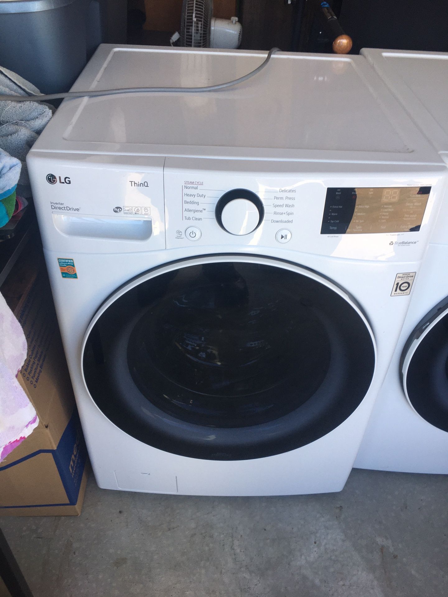 Lg ThinQ washer and dryer White Front Load for Sale in Liberty, MO