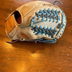 Used in great condition Rawlings heart of the hide R2G limited edition #22- 200 pattern PROR205-4TC size 11 3/4 infield glove tan with light blue lace