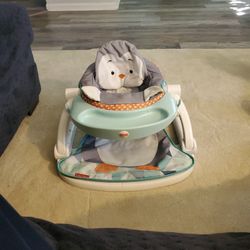 Fisher-Price Portable Baby Chair Sit-Me-Up Floor Seat With Snack Tray And Removable -Toy Bar, Penguin Island