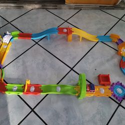 Thomas And Friends - Train Tracks And Trains