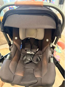 Nuna car seat, with infant insert, and base