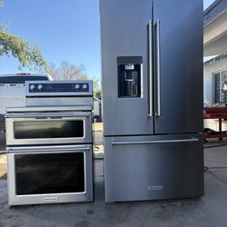 KitchenAid Fridge and stove. Both work Perfect and great condition. Free delivery to garage.