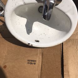 Cast iron bathroom sink 100 for three Or 40 Each