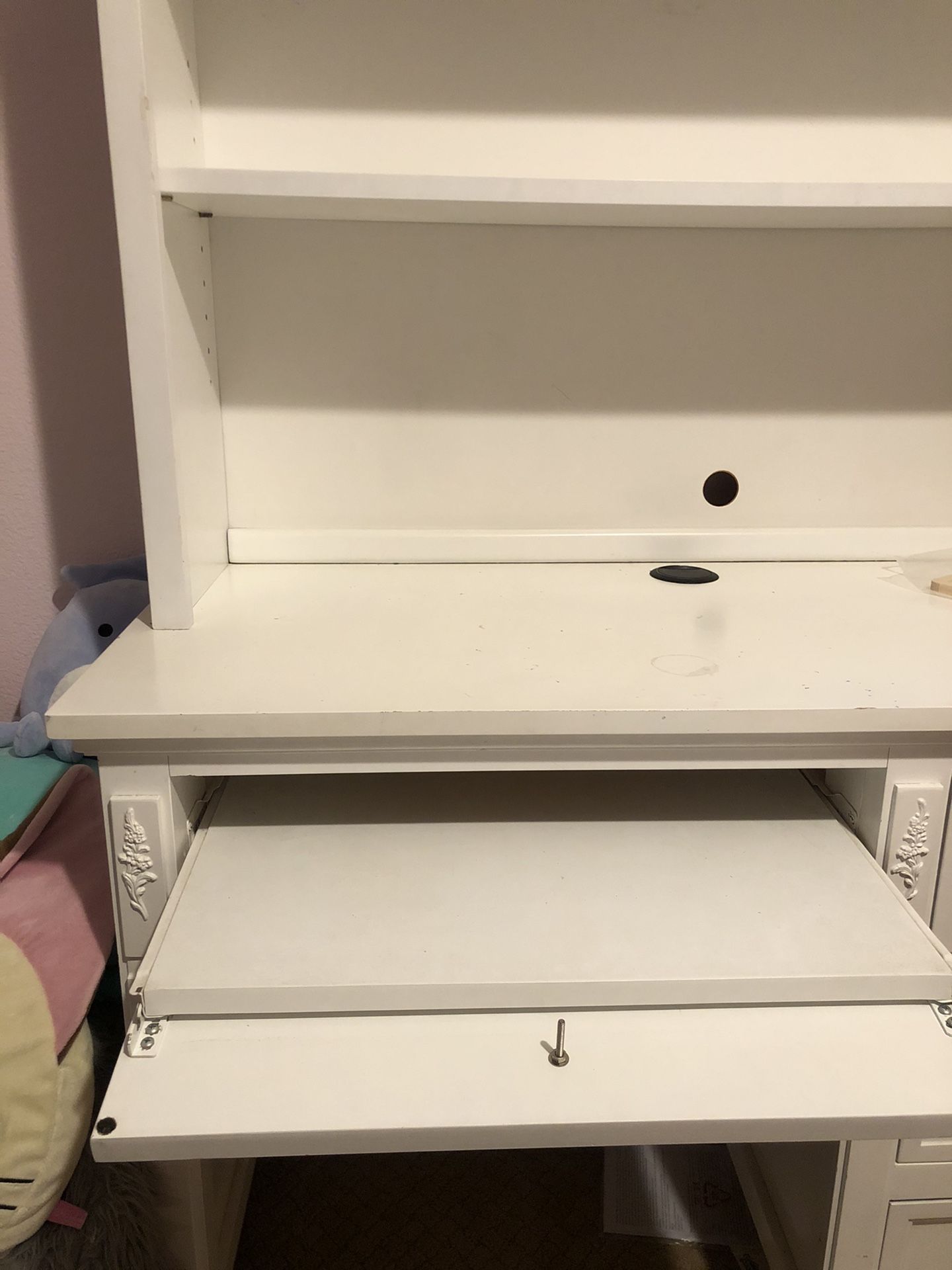 Solid White Desk with Hutch