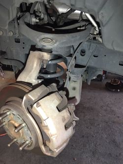 SUSPENSIONES FRENOS Y ALINEACIONES