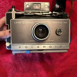 Vintage Polaroid Model Automatic 100 Packfilm Land Camera