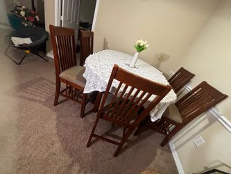Dining Table with 6 chairs