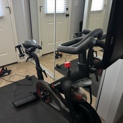 Peloton Bike (2nd Gen) – Excellent Condition + Extras!
