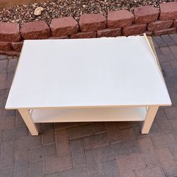 Coffee table with shelf free pick up southern highlands area/ Vegas