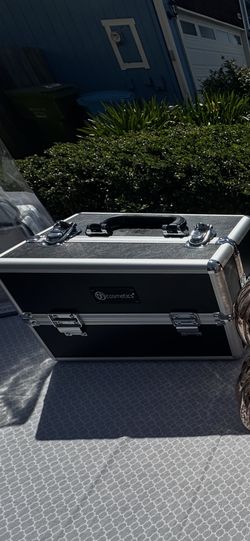 brand new cosmetic box for only 40 dollars 