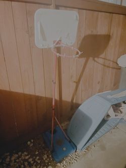 Children’s basketball hoop (used)