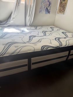 Matress and box spring with sheet covers and quilt