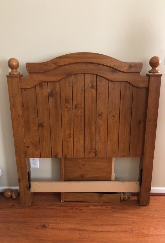 Twin bed set with rails