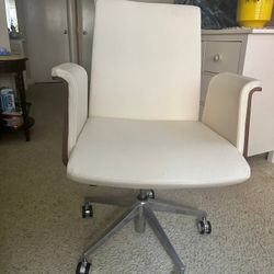 Modern Executive Office Chair – Faux Leather & Wood 