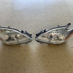 10-15 Prius OEM Headlight Assembly