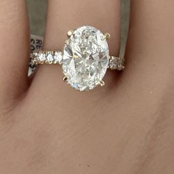 6.25CTW/5.00CT VVS2 Lab Diamond IGI Certified Oval Solitaire Engagement Ring 