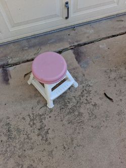 Step2 stool in good condition clean
