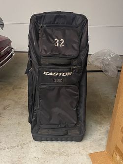 Easton softball / baseball gear / catchers wheeled bag