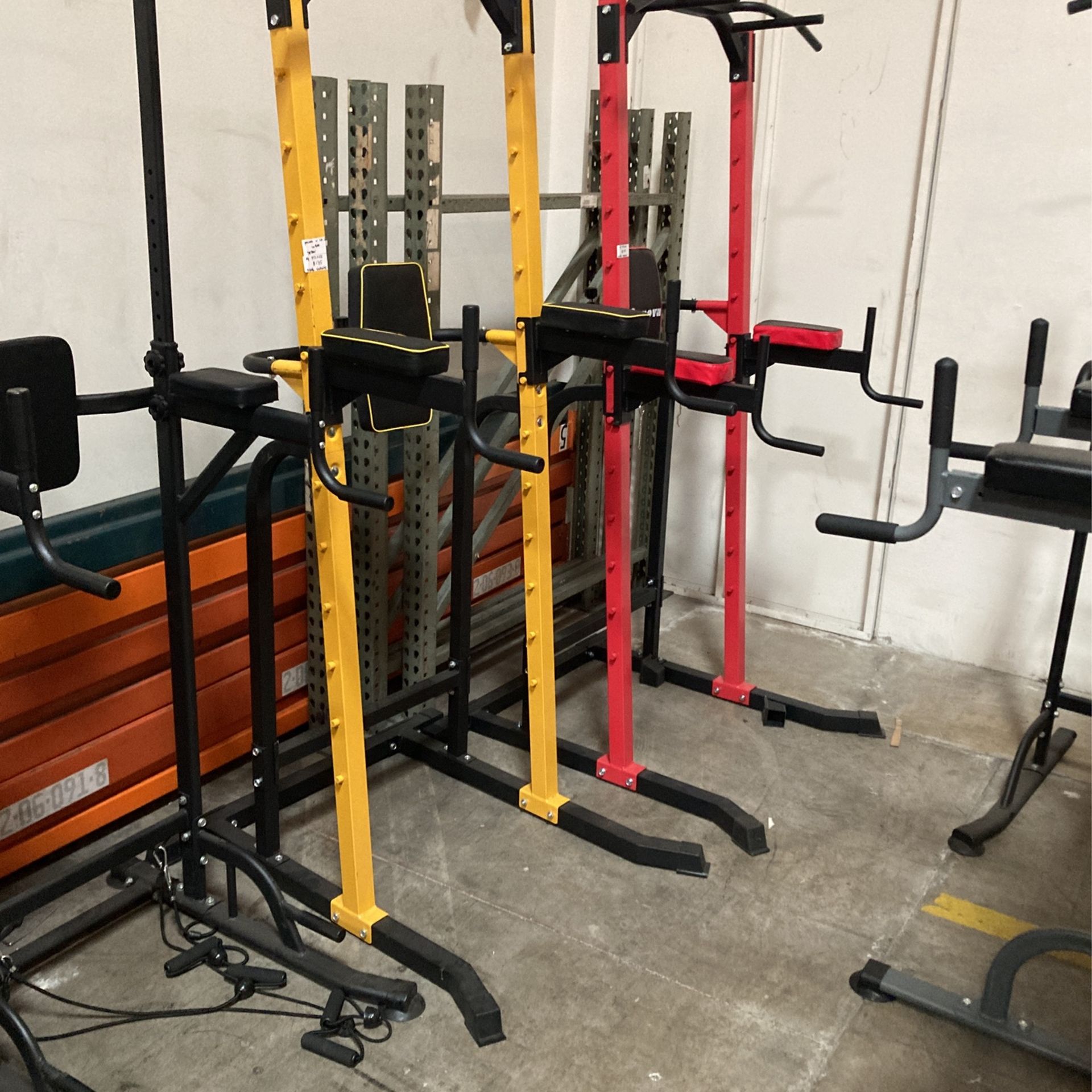 550 lbs capacity Pull Up Bar Tower Dip Stands Fitness Exercises