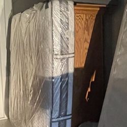 SERTA KING SIZE MATTRESS WITH BOX SPRINGS