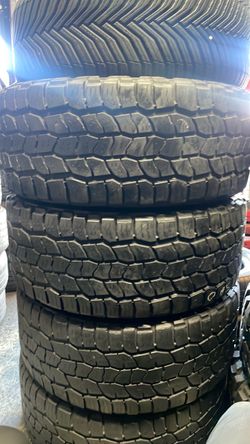 305/55R20 marca Cooper All Terrain usadas en muy buenas condiciones de vida