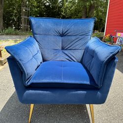 Velvet Blue Chair With Gold Legs Set Of 4 Includes White Velvet Pillows 