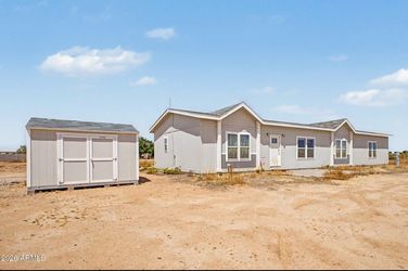 Wittmann 4 Bed 2 Bath Mobile Home with 1.9 acres !