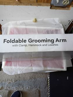 Grooming arm