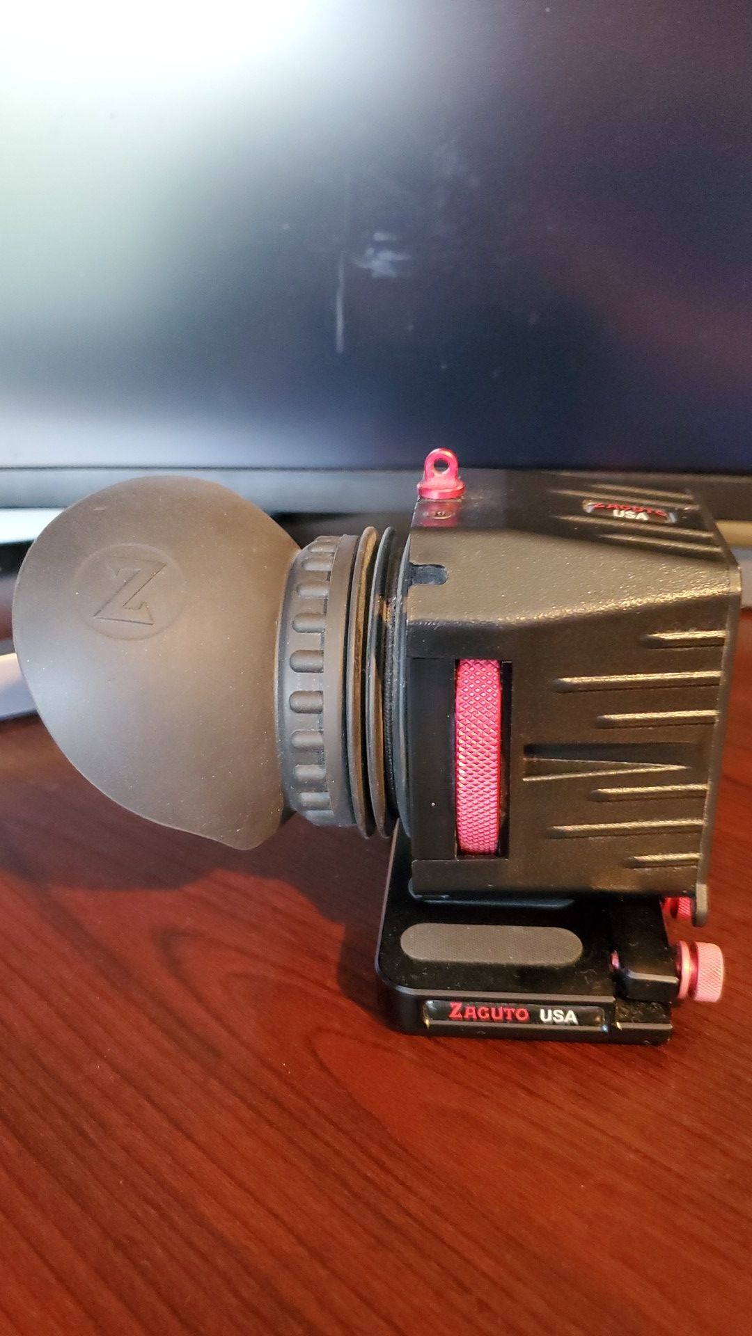 Zacuto Z-FINDER-PRO 2.5X DSLR Viewfinder + Remote Capture