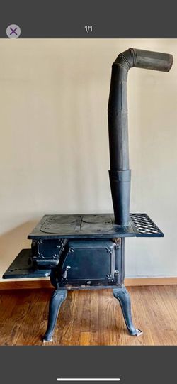 1900’s Wood Burning Stove w/ exhaust