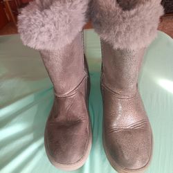 Girls Size 4, SO GREY FUR LINED BOOTS 