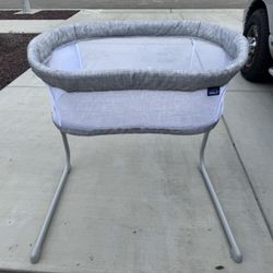 Portable Baby Bassinet Great Condition. 
