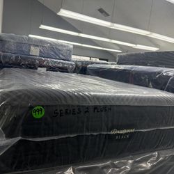 FULL SIZE SIMMONS BEAUTYREST BLACK SERIES 2 (PLUSH) MATTRESS & BOX SPRING BED SET