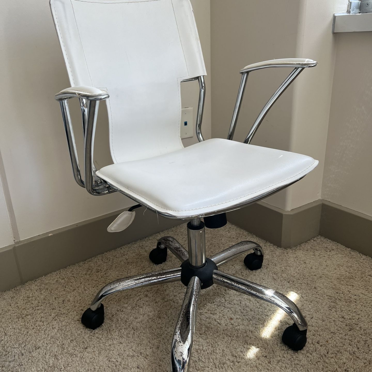 OFFICE CHAIR - White 