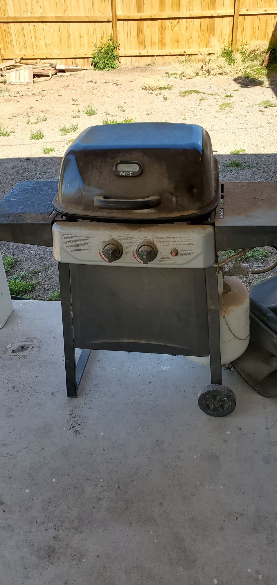 Char broil grill w/tank and cover