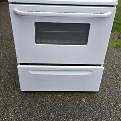 Frigidaire Stove 30w)I Can Help You With Free Delivery Within 10 miles distance