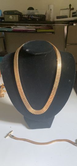 2 pc necklace and toggle bracelet in gold tone