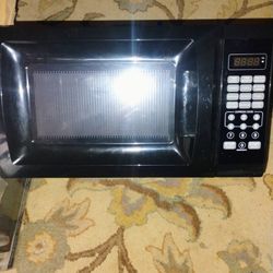 700 Watt Open Box Never Used Microwave Pickup Only Cash 
