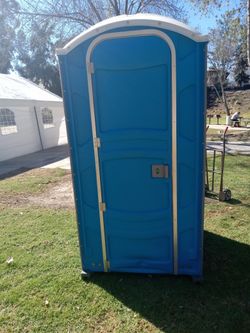 Portable bathroom good condition and clean
