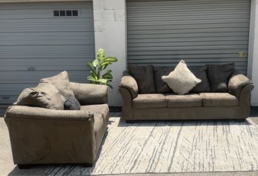 Ashley Darcy Sofa and Loveseat Set 🛋️ FREE Same-Day Delivery