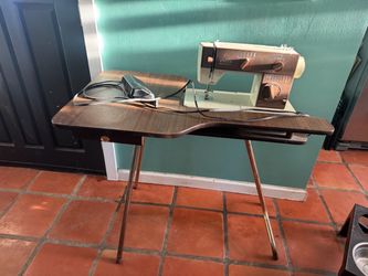 Singer Merritt Sewing Machine with Table